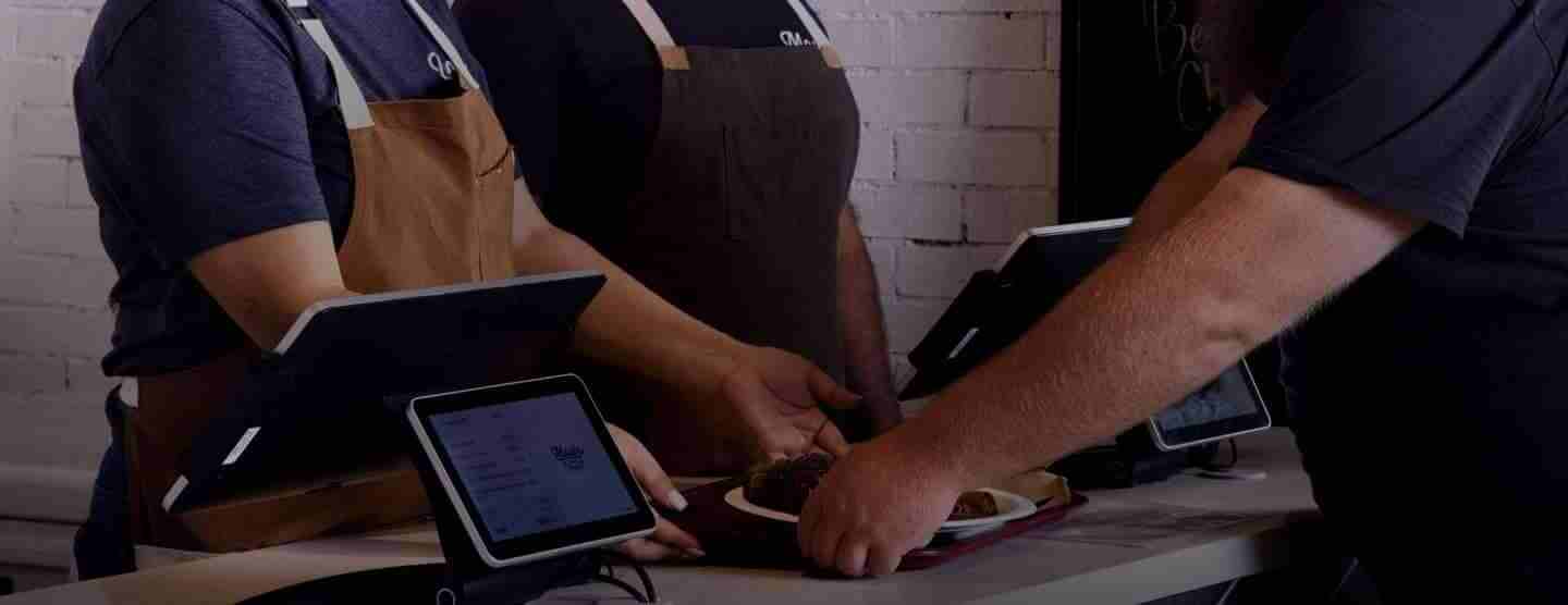 ndustry-restaurants-software-accounting-Hero-checkout-counter-food-people
