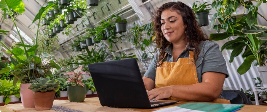 Industry Retail Feature Business Women laptop tracking inventory Plant