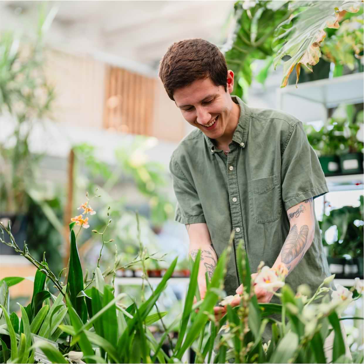 Shop owner holds a flower. Screen shows their income, expenses, and net profit.